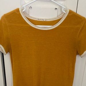 Mustard yellow tee